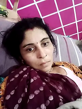 Snapshot of Hot_ree85 chatting on February 22, 4:24 am Hot ree85 online show from February 22, 4:24 am