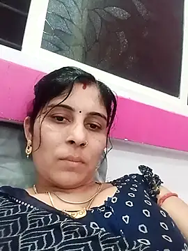 Snapshot of Hot_ree85 chatting on April 7, 5:52 am Hot ree85 online show from April 7, 5:52 am