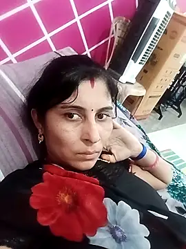 Snapshot of Hot_ree85 chatting on April 12, 12:21 pm Hot ree85 online show from April 12, 12:21 pm