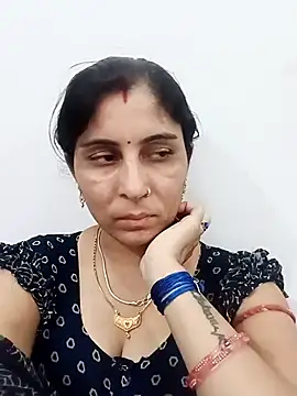 Snapshot of Hot_ree85 chatting on April 17, 11:46 am Hot ree85 online show from April 17, 11:46 am