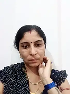 Snapshot of Hot_ree85 chatting on April 18, 3:54 am Hot ree85 online show from April 18, 3:54 am