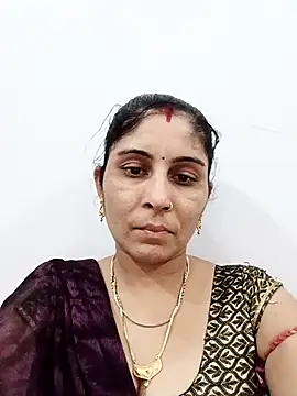 Snapshot of Hot_ree85 chatting on April 19, 8:13 am Hot ree85 online show from April 19, 8:13 am
