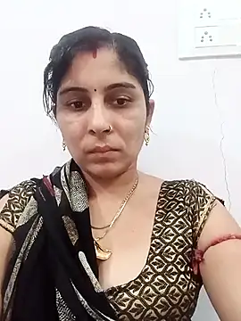 Snapshot of Hot_ree85 chatting on April 22, 7:11 am Hot ree85 online show from April 22, 7:11 am