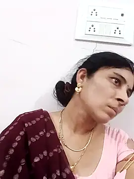 Snapshot of Hot_ree85 chatting on April 25, 6:49 am Hot ree85 online show from April 25, 6:49 am
