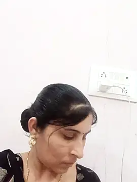 Snapshot of Hot_ree85 chatting on May 7, 10:09 am Hot ree85 online show from May 7, 10:09 am