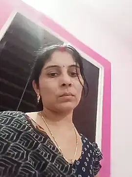 Snapshot of Hot_ree85 chatting on May 21, 3:08 pm Hot ree85 online show from May 21, 3:08 pm