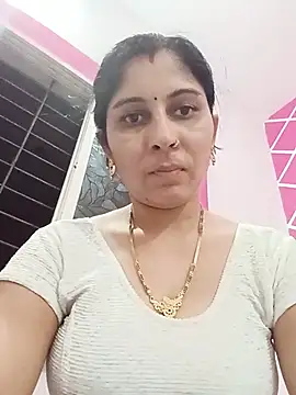 Snapshot of Hot_ree85 chatting on June 15, 5:09 am Hot ree85 online show from June 15, 5:09 am