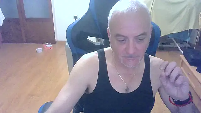 Snapshot of Antoniman9 chatting on March 14, 12:39 am Antoniman9 online show from March 14, 12:39 am