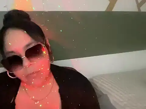 Snapshot of Thickfreakylatina chatting on March 31, 1:40 am Thickfreakylatina online show from March 31, 1:40 am