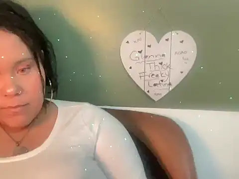 Snapshot of Thickfreakylatina chatting on June 24, 12:09 am Thickfreakylatina online show from June 24, 12:09 am