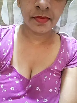 Snapshot of MILFybar chatting on March 30, 5:25 pm MILFybar online show from March 30, 5:25 pm