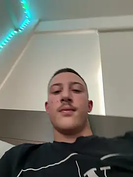 Snapshot of chrisst32 chatting on January 9, 12:08 pm chrisst32 online show from January 9, 12:08 pm