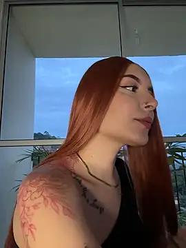 alesziarose  online show from February 15, 11:23 pm