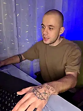 Snapshot of TvoY_bOy1 chatting on February 20, 4:18 pm TvoY bOy1 online show from February 20, 4:18 pm