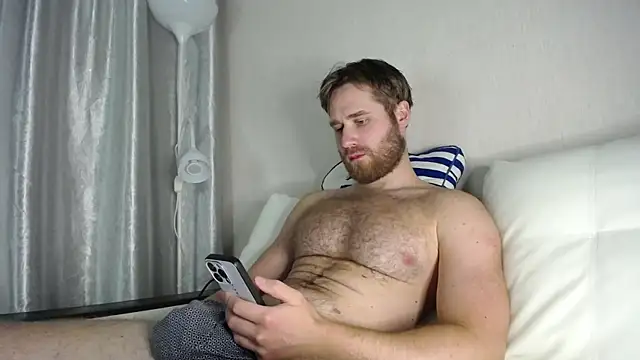 Snapshot of LorenzoLux chatting on September 27, 6:35 pm LorenzoLux online show from September 27, 6:35 pm