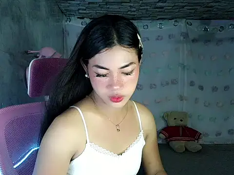 Snapshot of Margalona_ chatting on April 15, 5:47 am Margalona online show from April 15, 5:47 am