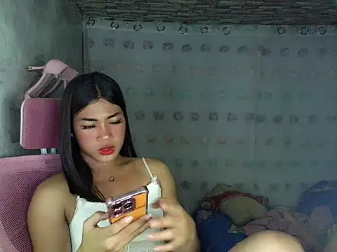 Snapshot of Margalona_ chatting on April 22, 7:15 pm Margalona online show from April 22, 7:15 pm