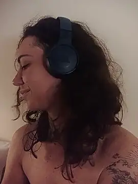 Snapshot of Dirty_Pink chatting on February 9, 9:13 am Dirty Pink online show from February 9, 9:13 am