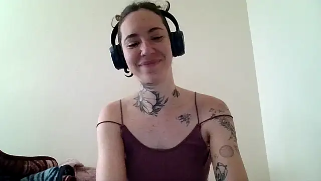 Snapshot of Dirty_Pink chatting on March 9, 9:24 am Dirty Pink online show from March 9, 9:24 am