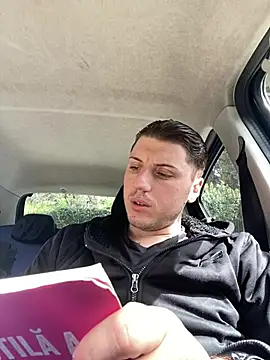 allee2206 online show from March 27, 9:53 am