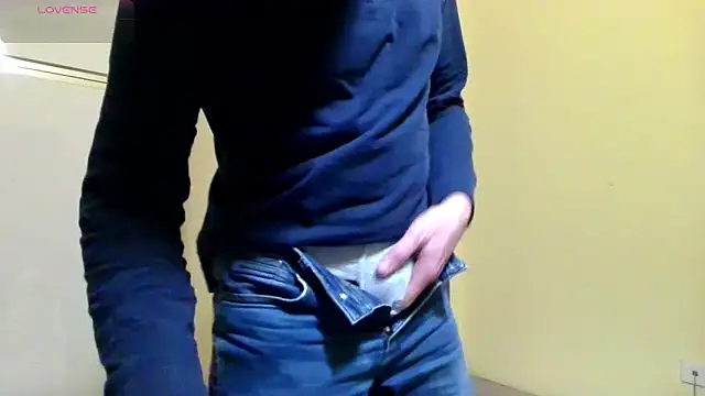 Snapshot of Ele7b5 chatting on March 8, 10:57 pm Ele7b5 online show from March 8, 10:57 pm