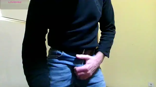 Snapshot of Ele7b5 chatting on March 12, 11:11 pm Ele7b5 online show from March 12, 11:11 pm