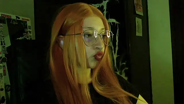 Snapshot of Aoidandelion chatting on March 25, 11:44 pm Aoidandelion online show from March 25, 11:44 pm