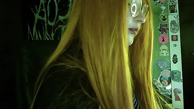 Snapshot of Aoidandelion chatting on March 27, 12:16 am Aoidandelion online show from March 27, 12:16 am