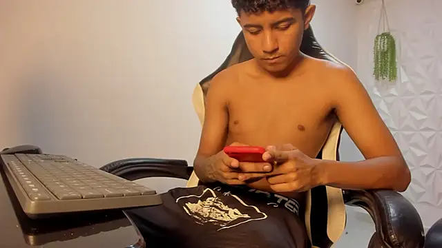 Snapshot of Alluringangel23 chatting on January 9, 1:08 am Alluringangel23 online show from January 9, 1:08 am