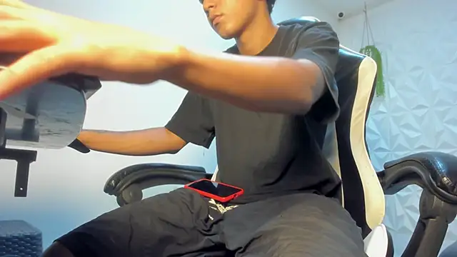 Snapshot of Alluringangel23 chatting on January 17, 1:21 am Alluringangel23 online show from January 17, 1:21 am