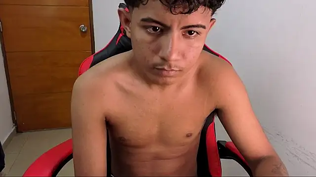 Snapshot of Alluringangel23 chatting on March 5, 2:40 am Alluringangel23 online show from March 5, 2:40 am