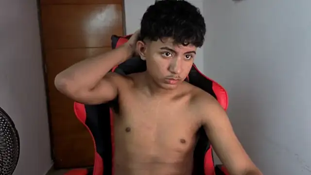 Snapshot of Alluringangel23 chatting on March 17, 12:04 am Alluringangel23 online show from March 17, 12:04 am