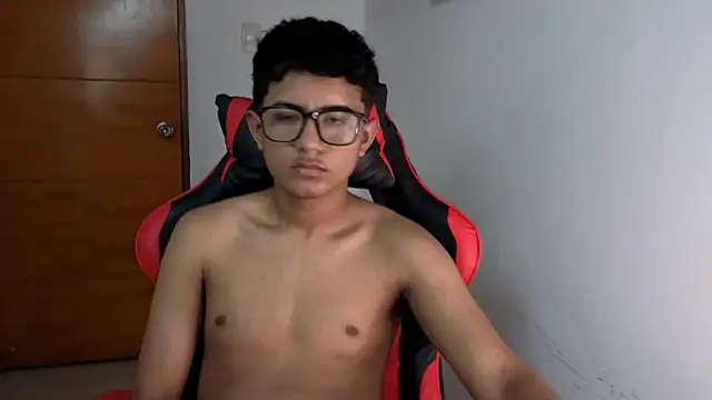 Snapshot of Alluringangel23 chatting on March 17, 11:19 pm Alluringangel23 online show from March 17, 11:19 pm