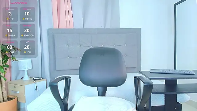 Snapshot of saray_reesee chatting on March 20, 8:14 pm saray reesee online show from March 20, 8:14 pm