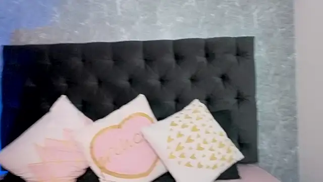 sasha  blaze online show from January 8, 7:05 pm