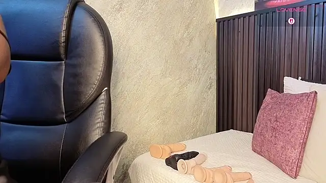 Snapshot of tanisha__lux chatting on March 29, 4:18 pm tanisha lux online show from March 29, 4:18 pm