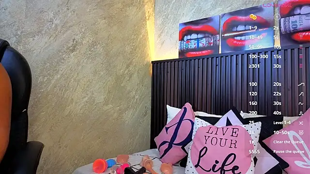 Snapshot of tanisha__lux chatting on June 13, 12:41 am tanisha lux online show from June 13, 12:41 am
