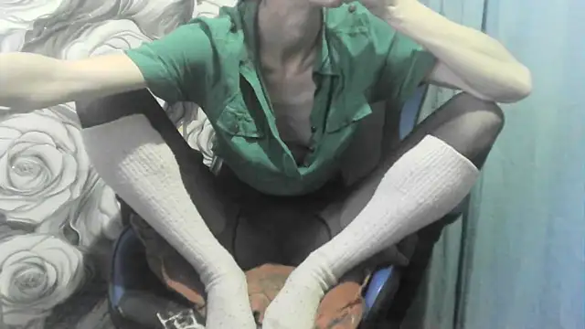 Snapshot of _wolfxsnowy_ chatting on February 12, 2:45 pm wolfxsnowy online show from February 12, 2:45 pm