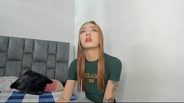 Snapshot of emily_pons chatting on January 18, 6:01 pm emily pons online show from January 18, 6:01 pm