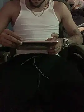 Snapshot of PRBoricua787 chatting on April 14, 12:49 am PRBoricua787 online show from April 14, 12:49 am