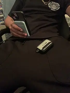 Snapshot of PRBoricua787 chatting on April 15, 2:18 am PRBoricua787 online show from April 15, 2:18 am