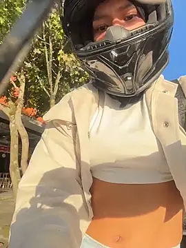 TaylorrHill online show from June 20, 10:23 pm