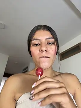TaylorrHill online show from July 17, 8:46 pm