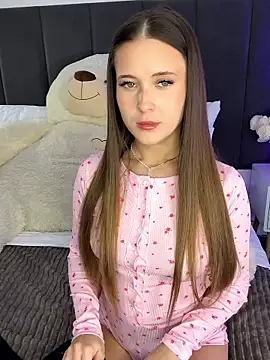 Snapshot of EmilieFox chatting on January 19, 6:28 am EmilieFox online show from January 19, 6:28 am