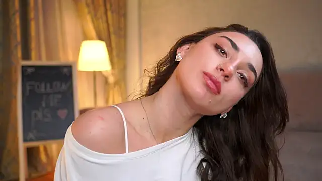 MinnaShummon online show from February 7, 1:04 pm