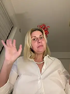 Amelia9798 online show from January 17, 8:45 pm