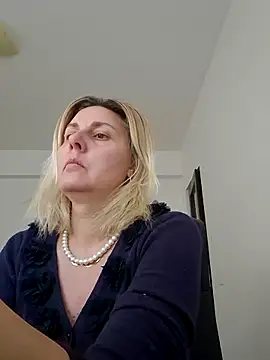 Amelia9798 online show from March 13, 5:14 am