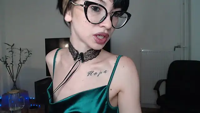 Snapshot of Marley_Queen chatting on June 28, 9:04 am Marley Queen online show from June 28, 9:04 am