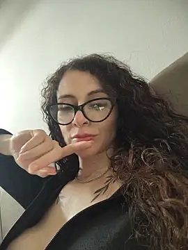 Nanucurlyxx online show from May 31, 6:42 pm