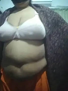 momo loves online show from February 7, 6:11 pm